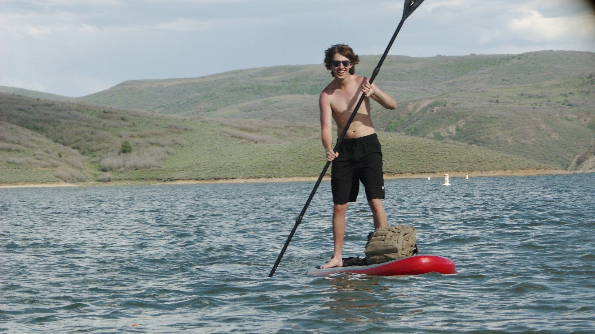 Man using the STAGE 2SIDE Double-Sided Paddleboard Paddle on Jordanelle Reservoir in Utah