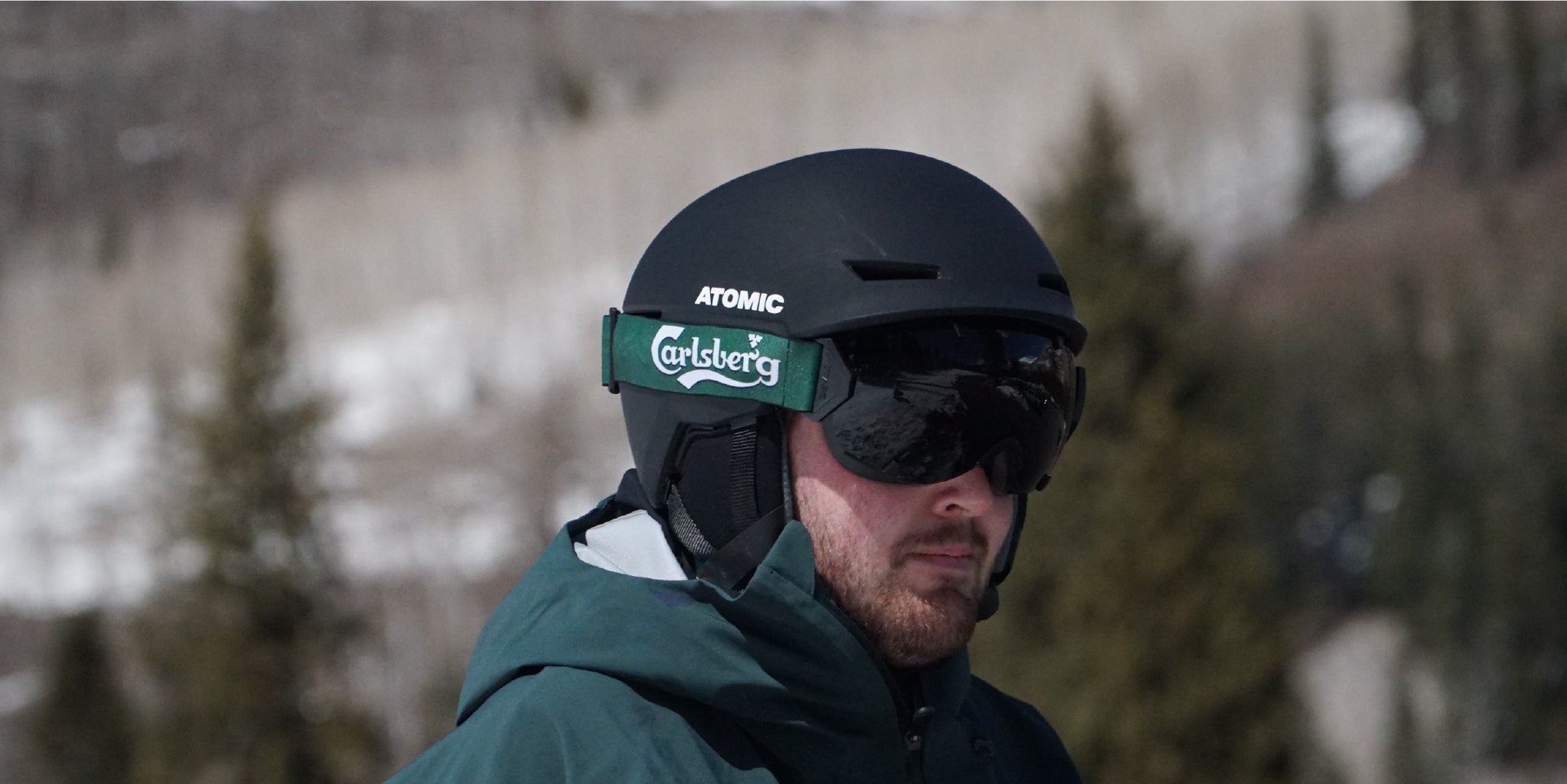 A man wearing STAGE custom goggles featuring the Carlsberg brand.