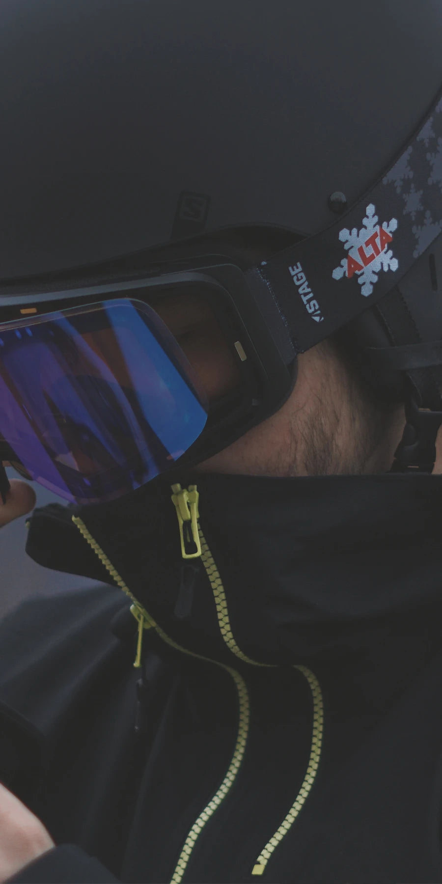 alta_custom_goggles_propnetic_lifestyle_900x1800_444da53e-d500-4b6e-872d-0a86c1e76487.webp