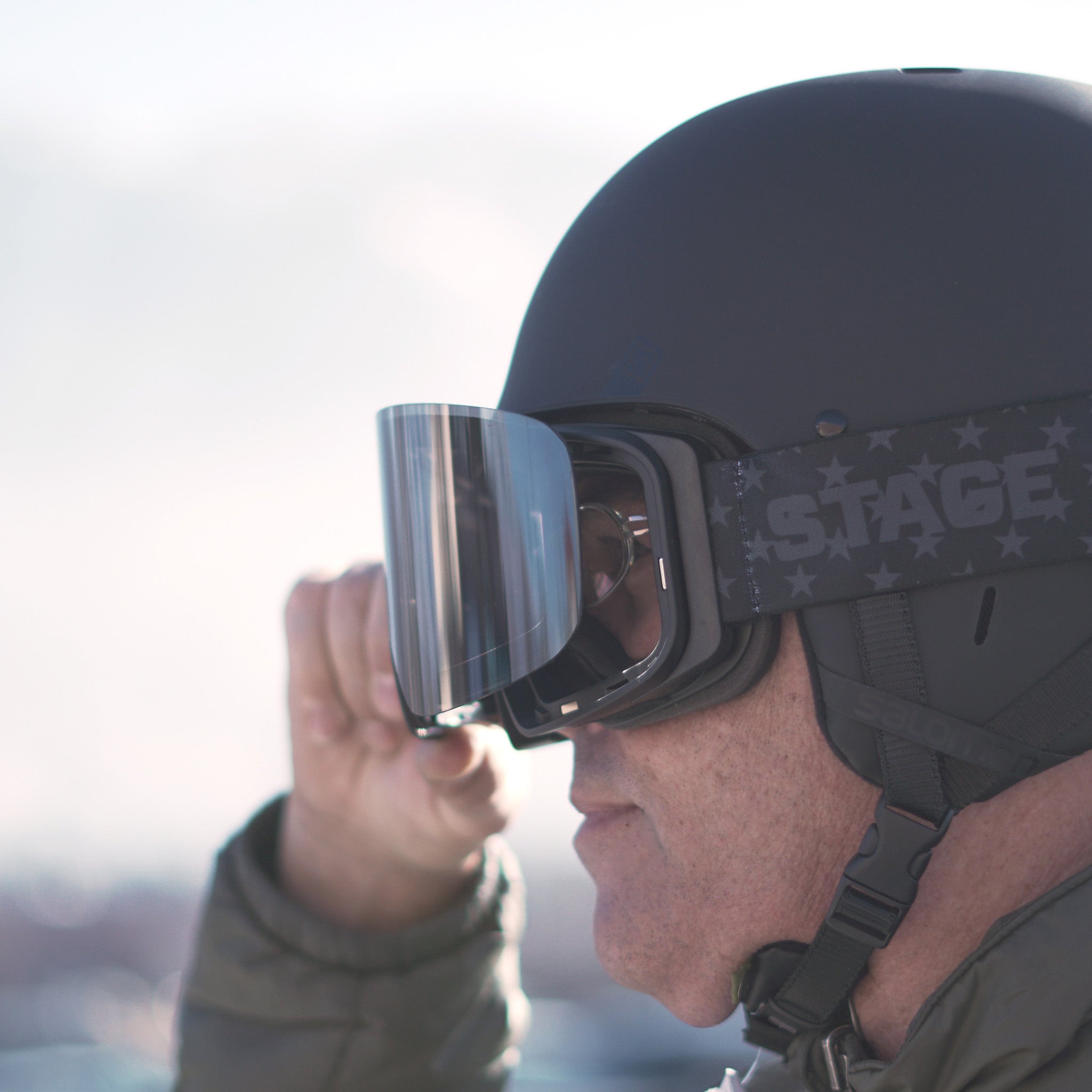 STAGE Propnetic, magnetic ski goggle features lightning fast magnetic lens changes, so that you can change your lens on the slopes. Get the most out of your ski day with the best ski goggle on the market.